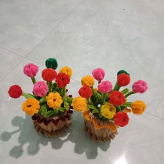 Hoa tulips tự tay nhà làm trang trí bàn làm việc