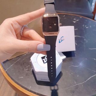 SALE NHANH ĐỒNG HỒ NỮ THỜI TRANG GUO VUÔNG CAO SU