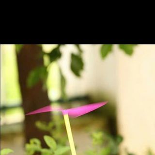 Chong chóng nhựa bay rất cao nha