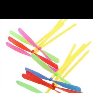 Chong chóng nhựa bay rất cao nha