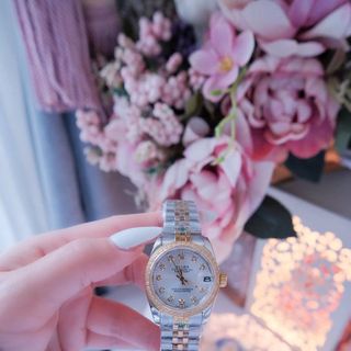 ĐỒNG HỒ NAM NỮ CAO CẤP RÔLET DÂY THÉP DEMI VÀNG VIỀN HỘT KÍNH SAPHIRE