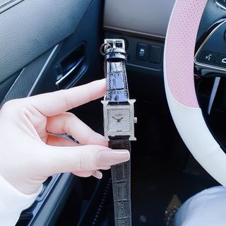 ĐỒNG HỒ NỮ CAO CẤP HERME MẶT FULL ĐÁ NIỀNG THÉP BẠC DÂY DA NHIỀU MÀU