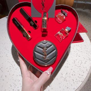 SALE SET QUÀ NHÀ GIÁO VN ĐỒNG HỒ SIÊU CẤP YXL HỘP TRÁI TIM KÈM BỘ MỸ PHẨM