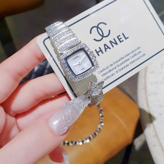 ĐỒNG HỒ NỮ SIÊU CẤP CHANEU VÒNG KIỀNG MÀU BẠCH KIM HỘT XOÀN FULLBOX HÃNG