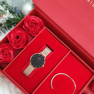 SET DANIEL LỄ HỘI HỘP HOA HỒNG ĐỎ LƯỚI PETITE VÀ CUFF