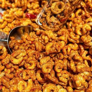 Tóp mỡ chiên giòn rim tỏi ớt