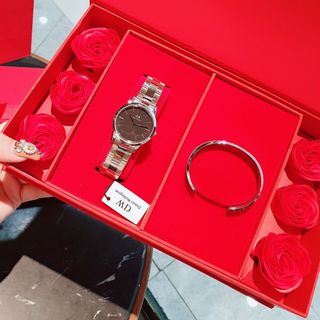 SET DANIEL LỄ HỘI HỘP HOA HỒNG ĐỎ ICONIC VÀ CUFF