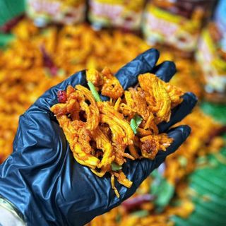 KHÔ GÀ CAY SẤY GIÒN – VỊ CAY TÊ TÊ NGON KHÓ CƯỠNG 400G - WINNIE HOUSE