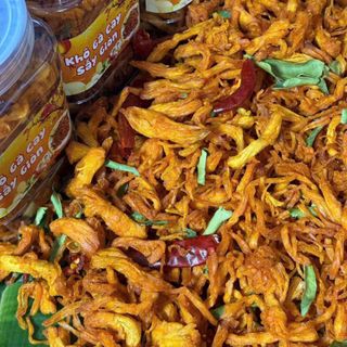 KHÔ GÀ CAY SẤY GIÒN – VỊ CAY TÊ TÊ NGON KHÓ CƯỠNG 400G - WINNIE HOUSE