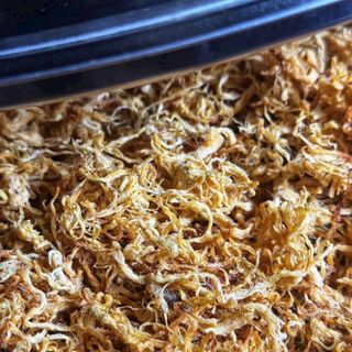 CHÀ BÔNG GÀ SẤY THƯỢNG HẠNG – TƠI MỀM VÀNG ÓNG 250G - WINNIE HOUSE