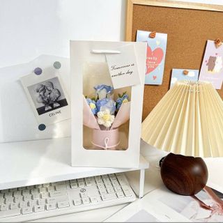 BÓ HOA LEN PHỐI HOA SÁP KÈM TÚI KÍNH VÀ THIỆP