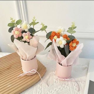 BÓ HOA LEN NHỮNG BÔNG HOA NHỎ KÈM TÚI KIẾNG VÀ THIỆP