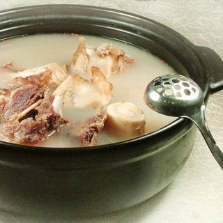 Xương bắp heo xương ống heo - túi 1kg hút chân không (giao hcm)