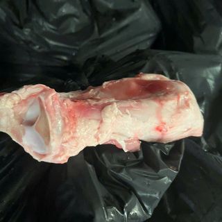 Xương bắp heo xương ống heo - túi 1kg hút chân không (giao hcm)