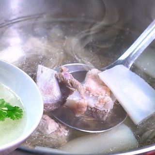 Xương bắp heo xương ống heo - túi 1kg hút chân không (giao hcm)