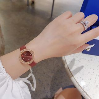 SALE NHANH ĐỒNG HỒ NỮ CAO CẤP SWAROKI  DÂY DA ĐỎ VIỀN ĐÁ