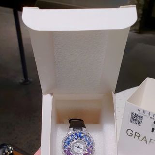 ĐỒNG HỒ NỮ SIÊU CẤP GRAF MẶT FULL HỘT XOÀN BƯỚM NHÂN TẠO  DÂY DA ĐEN