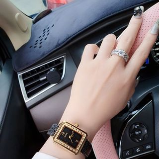 XẢ NHANH ĐỒNG HỒ NỮ THỜI TRANG GUECC DÂY DA ĐEN MẶT VUÔNG