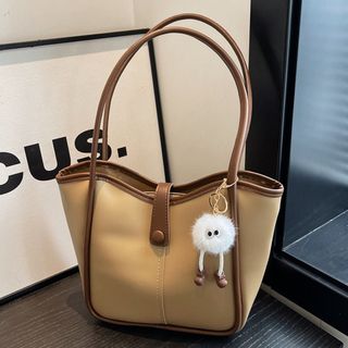 TÚI XÁCH NỮ DÁNG THUYỀN MẶT CÚC SANG TRỌNG W767, KÈM QUẢ BÔNG TREO - WINNIE HOUSE