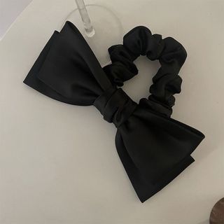 Scrunchie nơ bản lớn màu kem – thanh lịch, tối giản, sang trọng kiểu Hàn Quốc