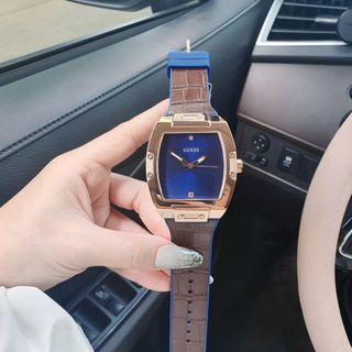 ĐỒNG HỒ NAM CAO CẤP GUECC DÂY CAO SU BỌC DA NÂU MẶT TRƠN NIỀNG THÉP FULLBOX