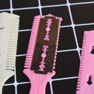 Lược tỉa tóc cắt tóc 2 đầu, lược nhựa lưỡi hai mặt tiện lợi A1348