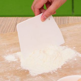 Dụng cụ cắt bột đa năng bằng nhựa tiện lợi làm bánh, chia bột, nạo bột nhà bếp chuyên dụng A1216