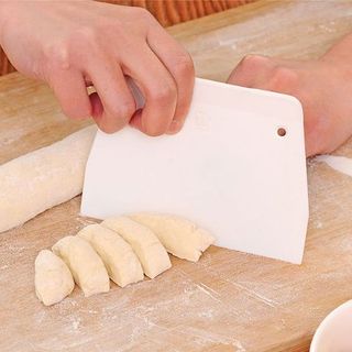 Dụng cụ cắt bột đa năng bằng nhựa tiện lợi làm bánh, chia bột, nạo bột nhà bếp chuyên dụng A1216