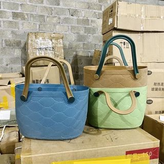 Giỏ xách du lịch 2023