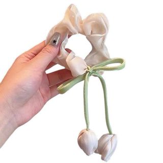 Scrunchie hoa tulip rủ siêu xinh với thiết kế độc