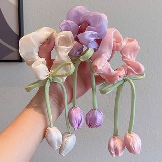 Scrunchie hoa tulip rủ siêu xinh với thiết kế độc