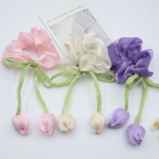 Scrunchie hoa tulip rủ siêu xinh với thiết kế độc