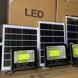 Đèn pha LED năng lượng mặt trời 100W