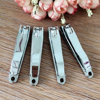 Kềm cắt móng tay lớn, nhẵn có kèm tăm ngoáy tai A1257