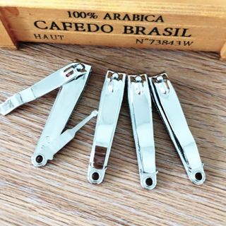 Kềm cắt móng tay lớn, nhẵn có kèm tăm ngoáy tai A1257