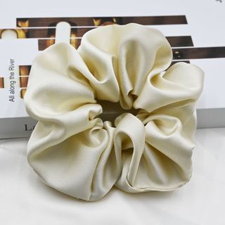 Scrunchie vải lụa màu nâu socola sang trọng