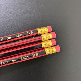 Sét 4 cây bút chì sọc dọc màu đỏ và đen bằng gỗ, văn phòng phẩm dành cho học sinh A1138