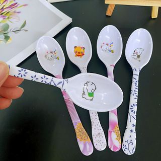 Thìa trắng cán dài in hình hoạt hình hình bầu dục, Thìa nhỏ in hình trẻ em, Thìa ăn trẻ em A1345