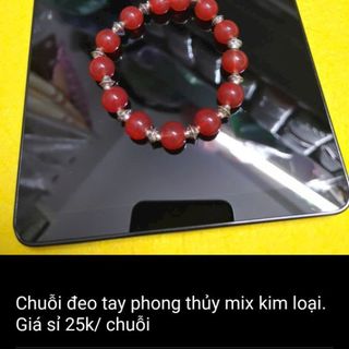 Chuỗi đeo tay phong thủy màu đỏ mix hạt kim loại sang trọng