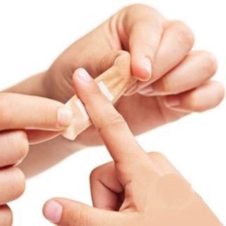 Hộp 100 Băng Gâu Y Tế Miếng Dán Cá Nhân Dán Vết Thương Ngoài Da A2144