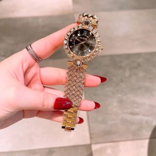 SALE BỎ MẪU HÀNG XI ĐỒNG HỒ NỮ THỜI TRANG GUECC DÂY ĐÍNH HỘT