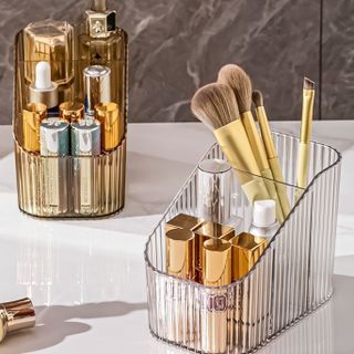 Hộp Đựng Mỹ Phẩm Trong Suốt 3 Ngăn Khay Đựng Cọ Trang Điểm A3342