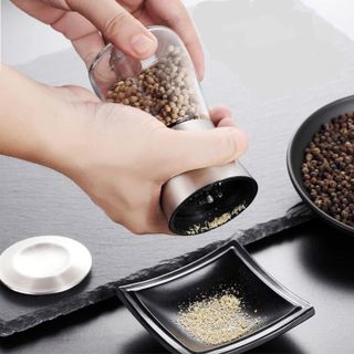 Lọ Xay Tiêu Thủy Tinh Nắp Inox Cao Cấp, Thiết Kế Xay Và Rắc chỉ Cần Xoay Nắp Nhanh Gọn A4211