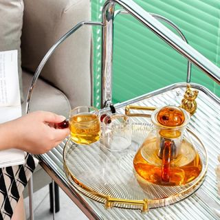 Khay Mâm Úp Ly Đựng Hoa Quả Hình Tròn Có Tay Cầm Viền Vàng chất liệu Acrylic cao cấp A3123