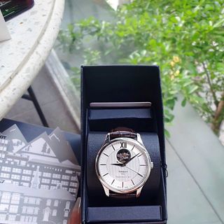 ĐỒNG HỒ NAM SIÊU CẤP TIXOT DÂY DA MÁY CƠ MẶT TRẮNG VIỀN BẠC SAPHIRE FULLBOX