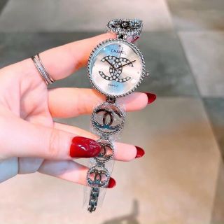 XẢ RẺ ĐỒNG HỒ NỮ THỜI TRANG CHANEU DÂY LẮC MẶT CHỮ