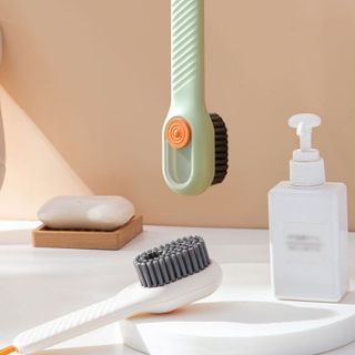 Bàn chải đánh giày đa năng dùng trong gia đình, dụng cụ đánh giày giặt quần áo có bình đựng xà phòng A5011