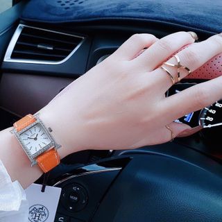 ĐỒNG HỒ NỮ CAO CẤP HERME DÂY DA NHIỀU MÀU MẶT HỘT VIỀN ĐÁ BẠC