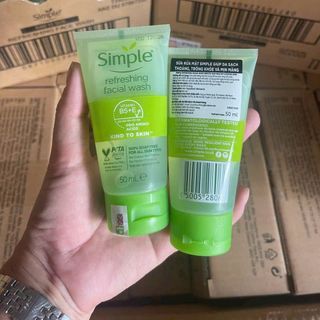 Sữa rữa mặt Simple dạng gel