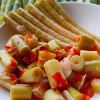 Măng Trúc ngâm tỏi ớt - hủ 1kg luôn nước